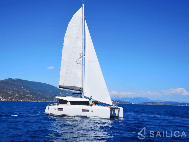 Lagoon 42 - Yacht Charter Sailica