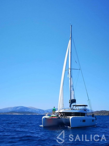 Lagoon 42 - Yacht Charter Sailica