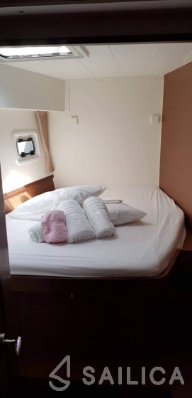 Lagoon 42 - Yacht Charter Sailica