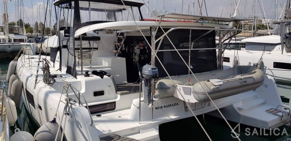 Lagoon 42 - Yacht Charter Sailica