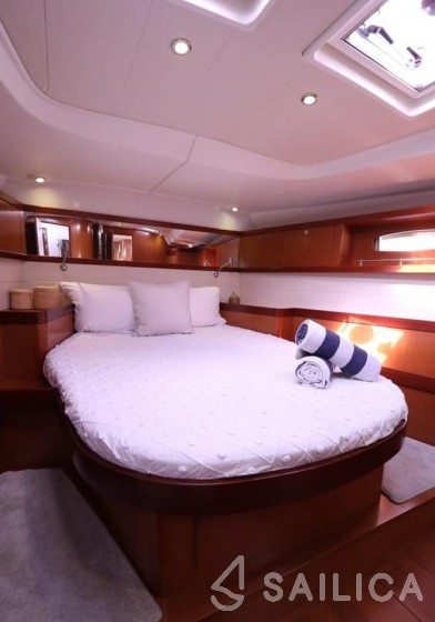 Oceanis 54 - Yacht Charter Sailica