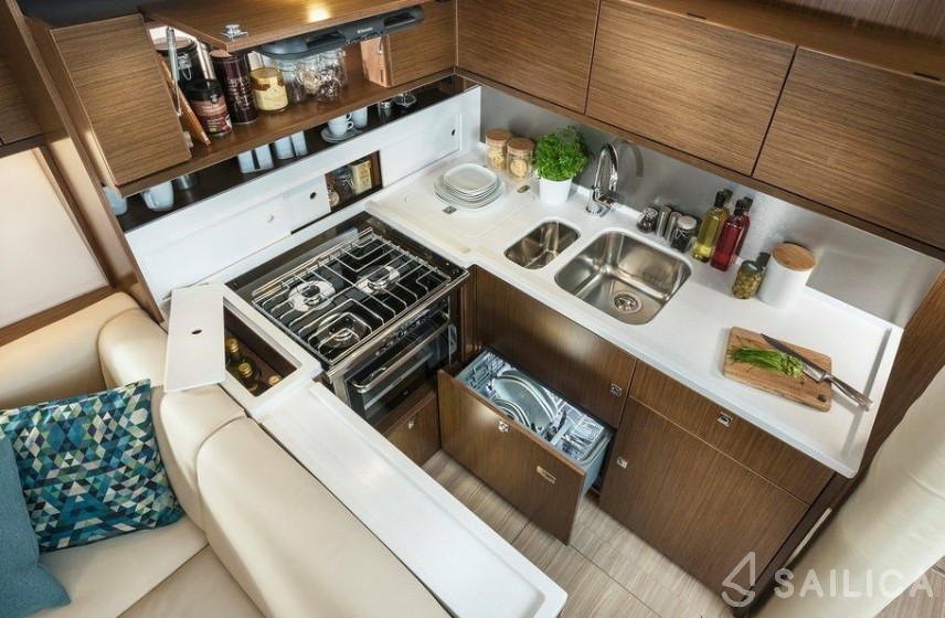 Bavaria 57 Cruiser - Yacht Charter Sailica