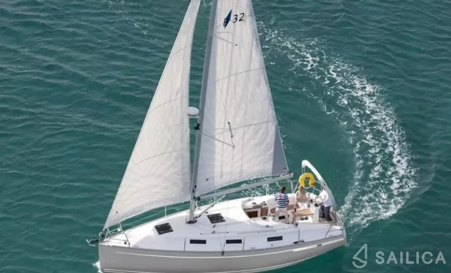 Bavaria 32 Cruiser - Yacht Charter Sailica