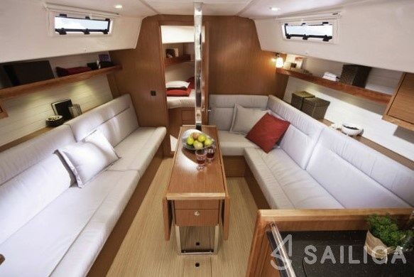 Bavaria 32 Cruiser - Yacht Charter Sailica