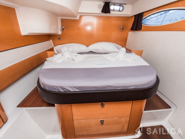 Salina 48 - Yacht Charter Sailica
