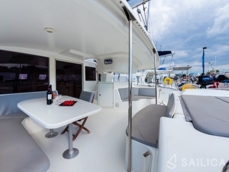 Salina 48 - Yacht Charter Sailica
