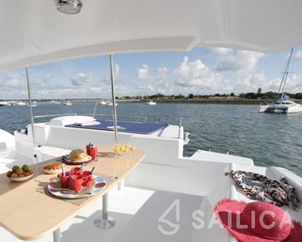 Salina 48 - Yacht Charter Sailica