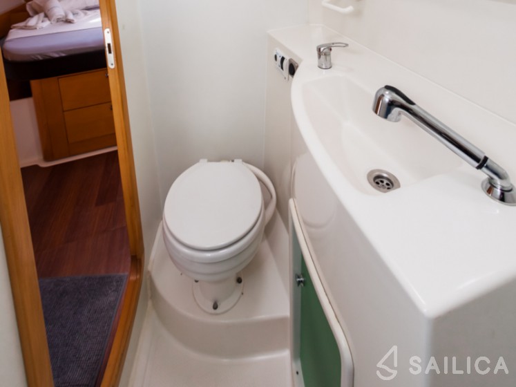 Salina 48 - Yacht Charter Sailica