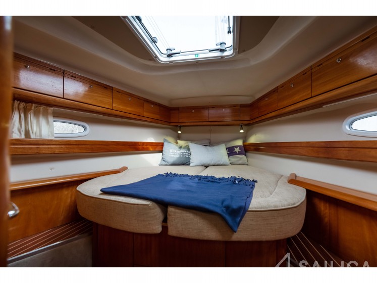 Bavaria 44 Vision - Yacht Charter Sailica