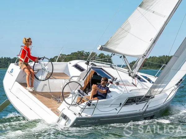 Oceanis 30.1 - Yacht Charter Sailica