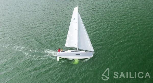 Oceanis 30.1 - Yacht Charter Sailica