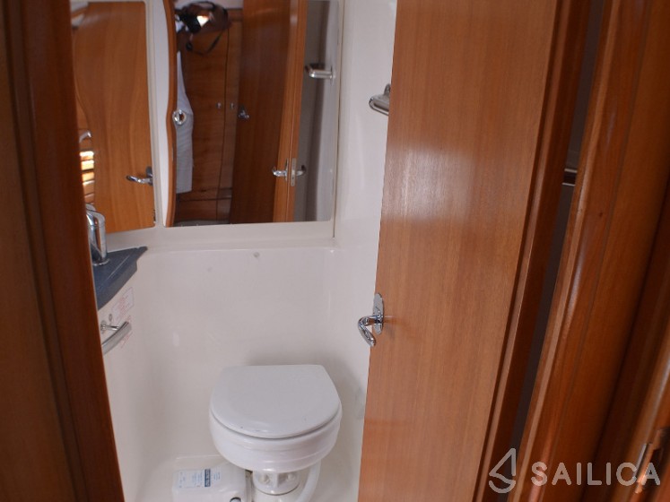 Bavaria 39 Cruiser - Yacht Charter Sailica