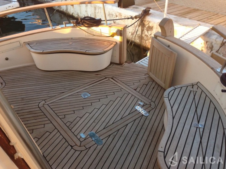 Menorquin 100 - Yacht Charter Sailica