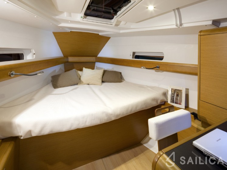Sun Odyssey 409 - Yacht Charter Sailica