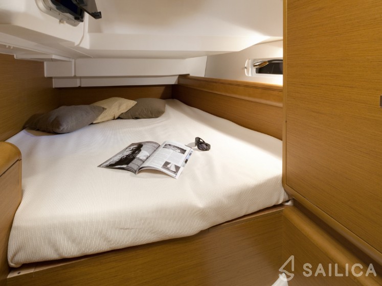 Sun Odyssey 409 - Yacht Charter Sailica