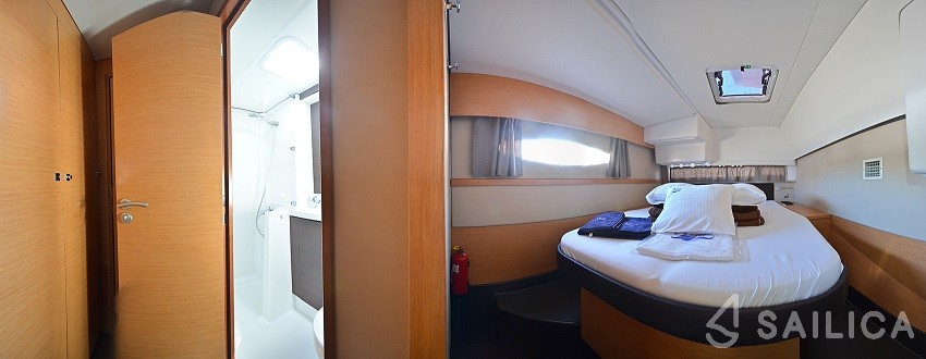 Helia 44 - Yacht Charter Sailica