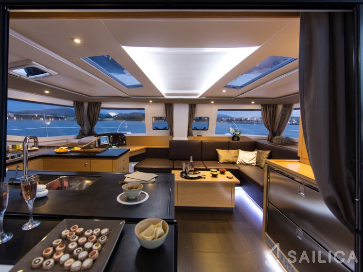 Helia 44 - Yacht Charter Sailica