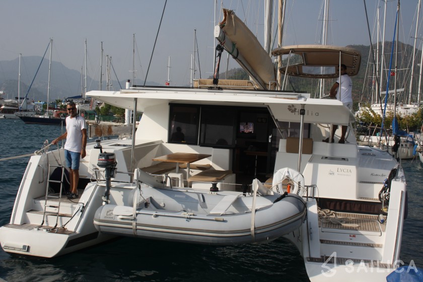 Helia 44 - Yacht Charter Sailica