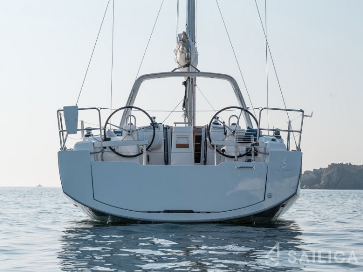 Oceanis 38 - Yacht Charter Sailica