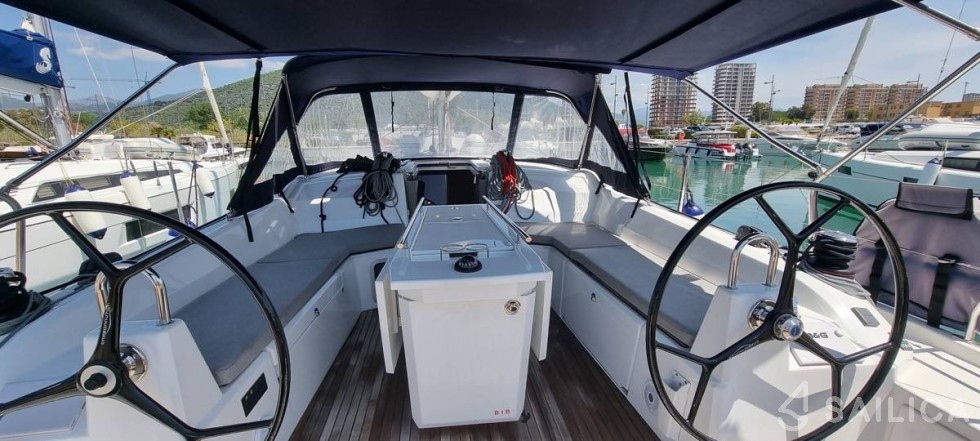 Oceanis 40.1 - Yacht Charter Sailica