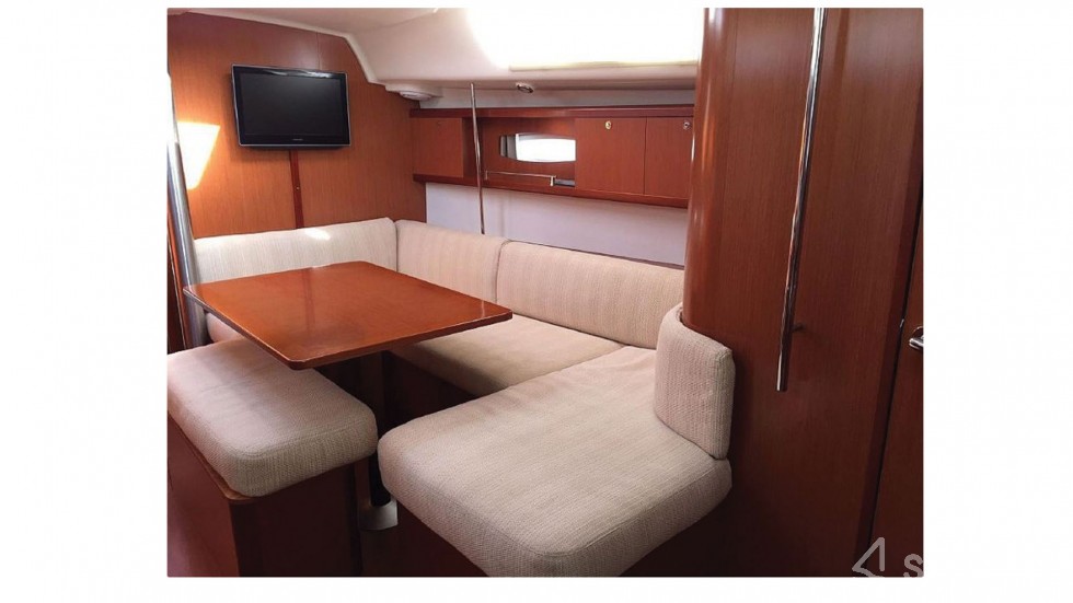 Oceanis 40 - Yacht Charter Sailica