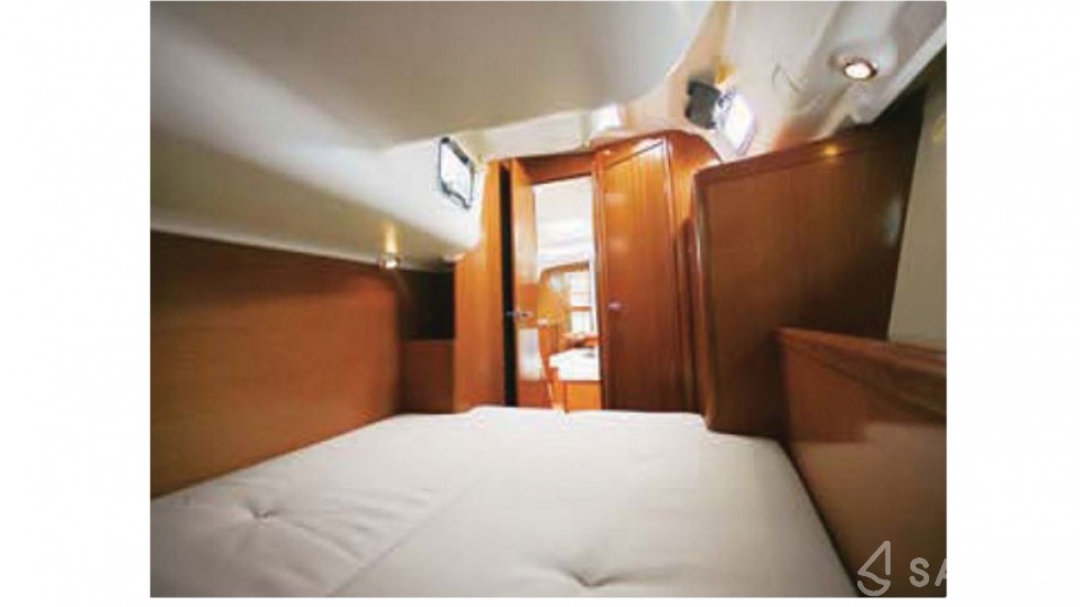 Oceanis 40 - Yacht Charter Sailica