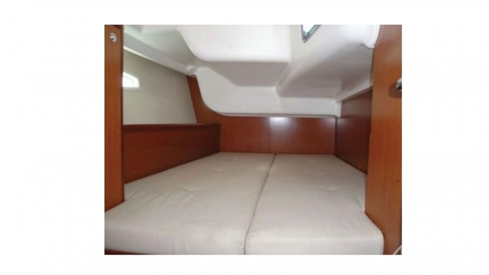 Oceanis 40 - Yacht Charter Sailica