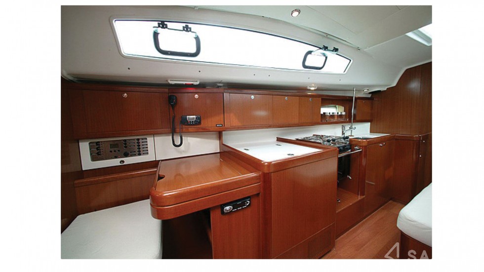 Oceanis 40 - Yacht Charter Sailica