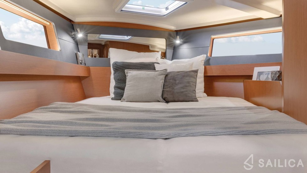 Sunsail 424 - Yacht Charter Sailica