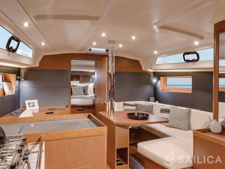 Sunsail 424 - Yacht Charter Sailica