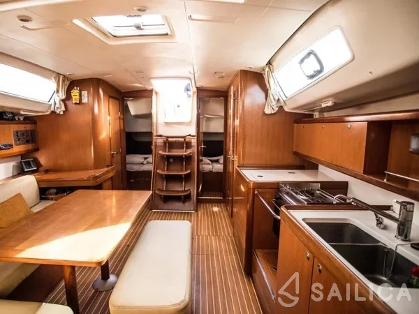 Oceanis 43 - Yacht Charter Sailica