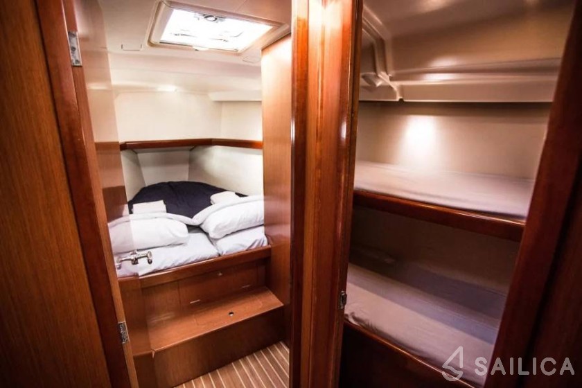 Oceanis 43 - Yacht Charter Sailica