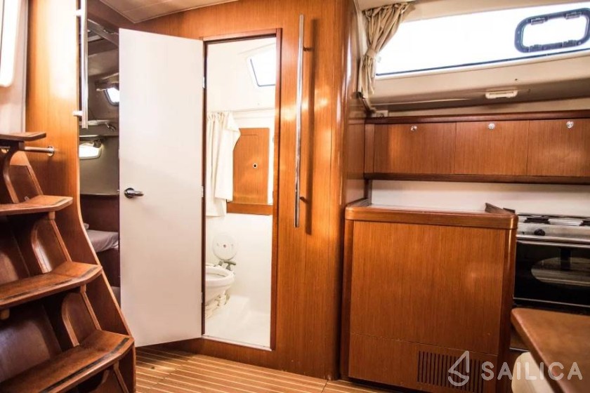 Oceanis 43 - Yacht Charter Sailica