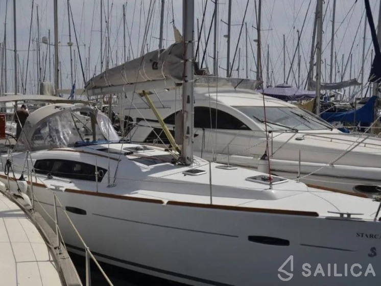 Oceanis 43 - Yacht Charter Sailica