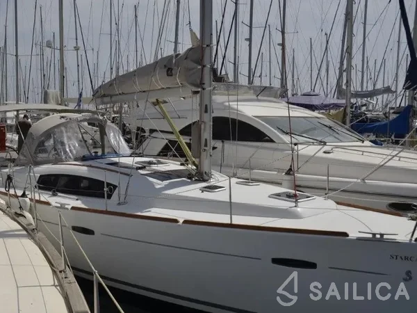 Oceanis 43 - Yacht Charter Sailica