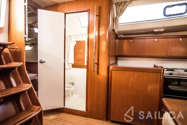 Oceanis 43 - Yacht Charter Sailica