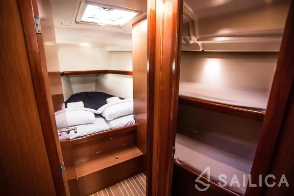 Oceanis 43 - Yacht Charter Sailica