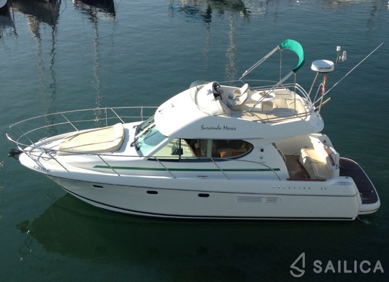 Prestige 32 - Yacht Charter Sailica