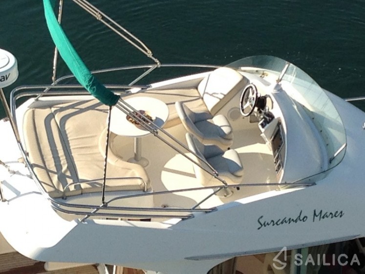 Prestige 32 - Yacht Charter Sailica