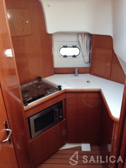 Prestige 32 - Yacht Charter Sailica