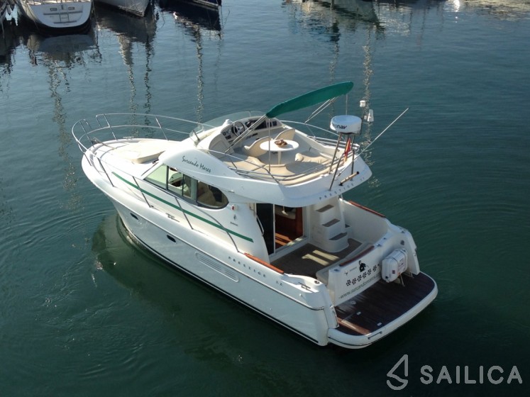 Prestige 32 - Yacht Charter Sailica