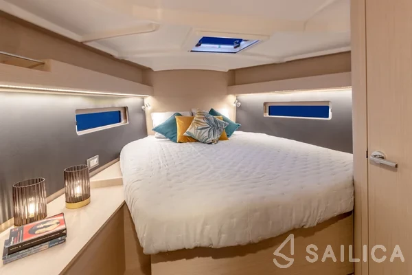 Oceanis 40.1 - Yacht Charter Sailica