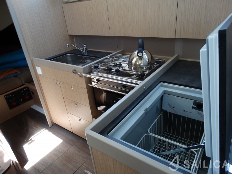 Oceanis 41.1 - Yacht Charter Sailica