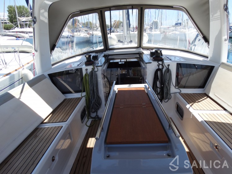 Oceanis 41.1 - Yacht Charter Sailica
