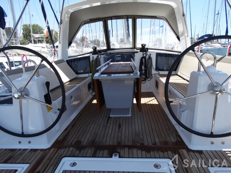 Oceanis 41.1 - Yacht Charter Sailica