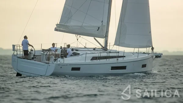 Oceanis 40.1 - Yacht Charter Sailica