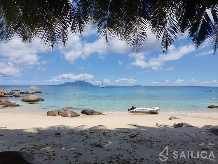 Lagoon 450  Flybridge - Yacht Charter Sailica