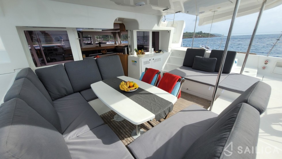 Lagoon 450  Flybridge - Yacht Charter Sailica
