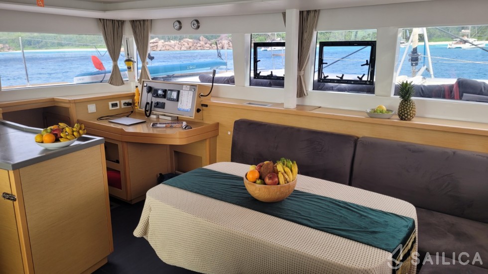 Lagoon 450  Flybridge - Yacht Charter Sailica