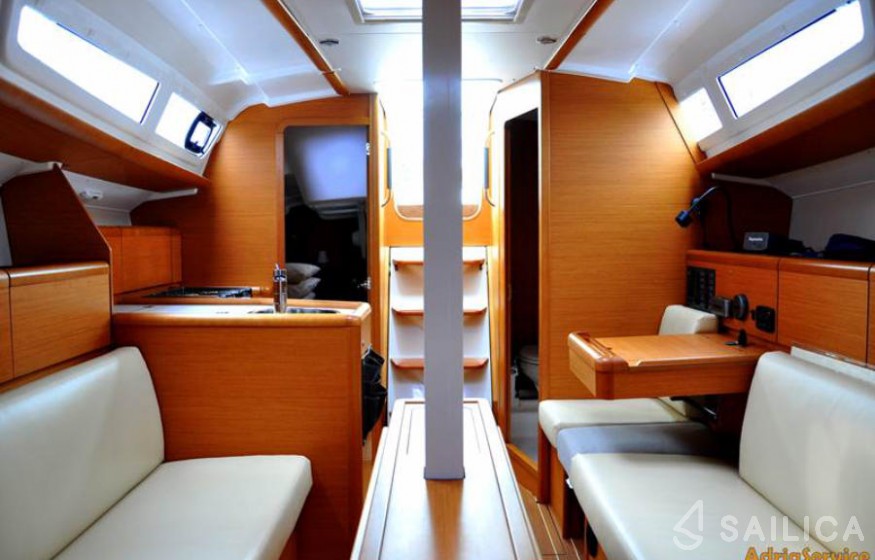 Sun Odyssey 33i - Yacht Charter Sailica